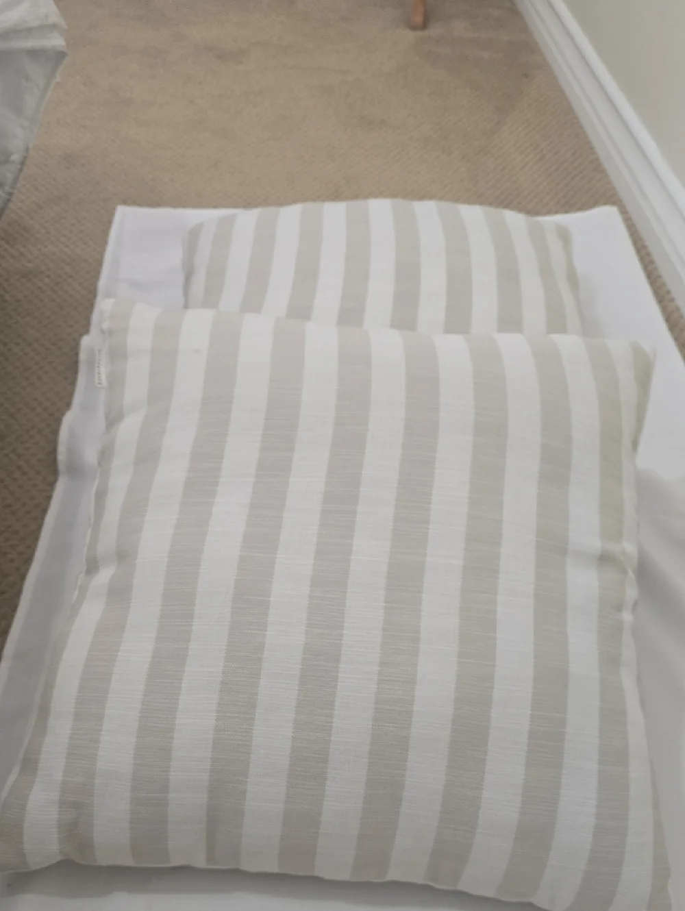 Potterybarn 2 Stripped Linen Decorative‎ Pillows